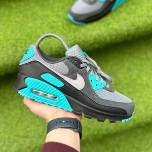Men's Shoes Nike Air Max 90 Cool Grey Black
Brand New Authentic Sneakers 9 US